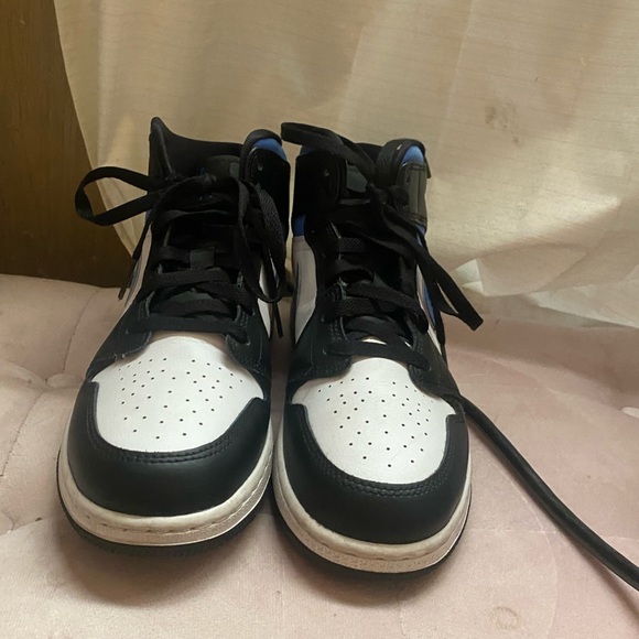 Blue, black, and white air jordan 1's - Picture 2 of 13